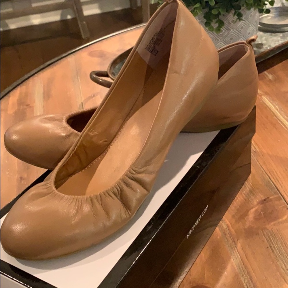Nine West tan flats